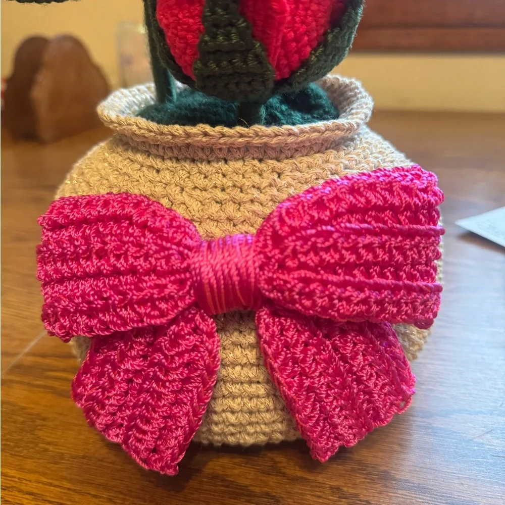 Handcrafted‎ Pink Rose Crochet Vase